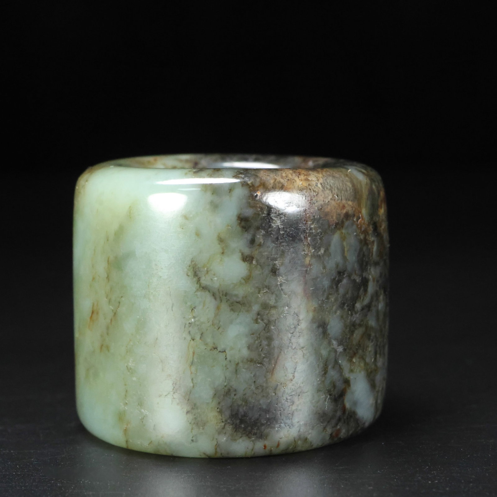 An Exquisite White Jade Ring: An Exquisite White Jade Ring,Qing Dynasty,China,Size:35mmx43mmx23mm,Weight:103g 白玉戒指,中国清代