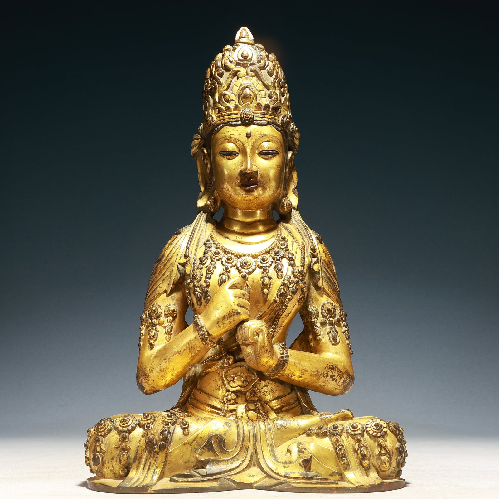 A Solemn Gilt Bronze Statue of Avalokitesvara: A Solemn Gilt Bronze Statue of Avalokitesvara,Ming Dynasty,China,Wanli Mark,Size:11.4inx7.5inx18.9in,Weight:12200g