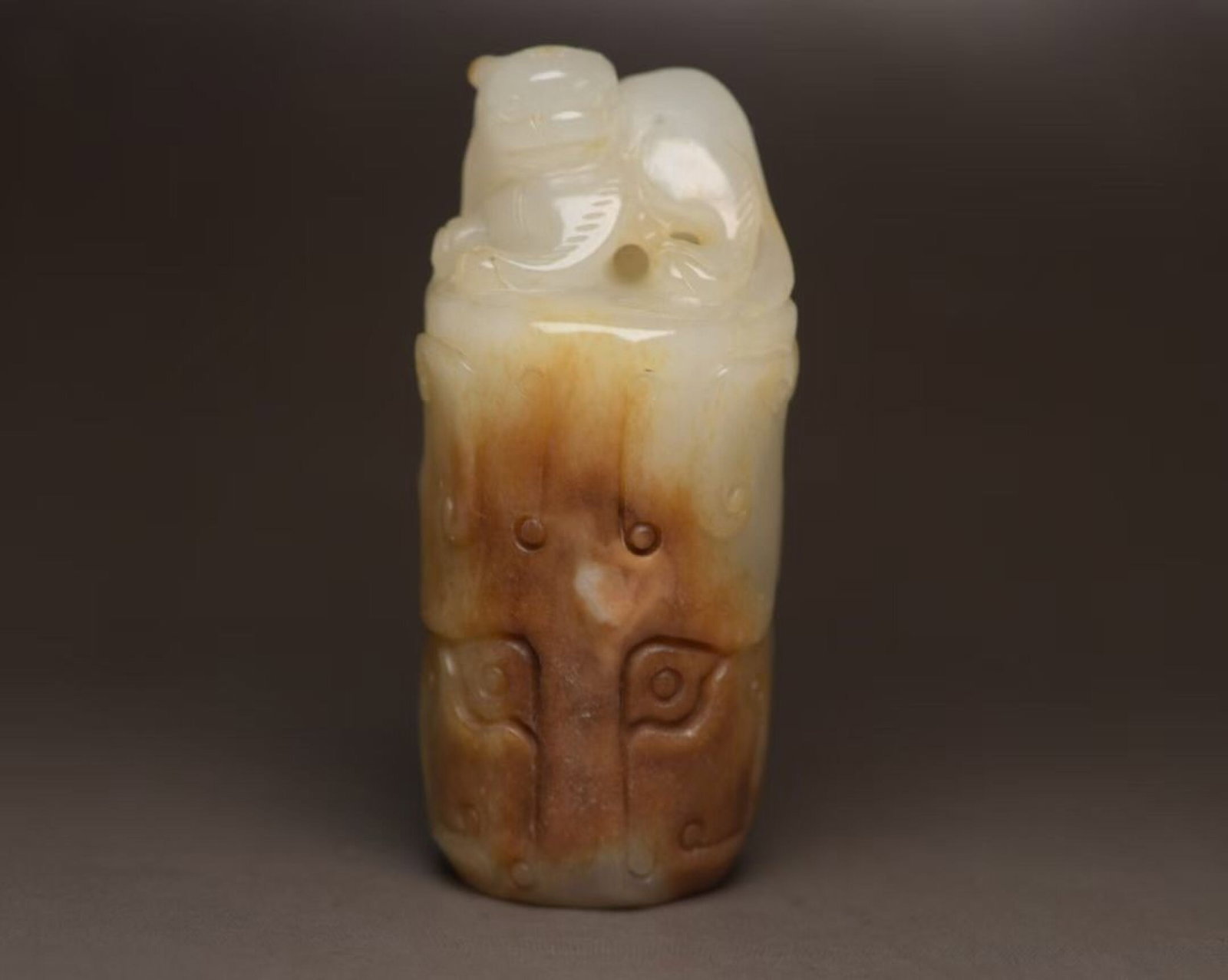 An Exquisite White Jade Auspicious Beast Seal: An Exquisite White Jade Auspicious Beast Seal,Qing Dynasty,China,Size:2.2inx1inx1in,Weight:61g 白玉瑞兽印章,中国清代