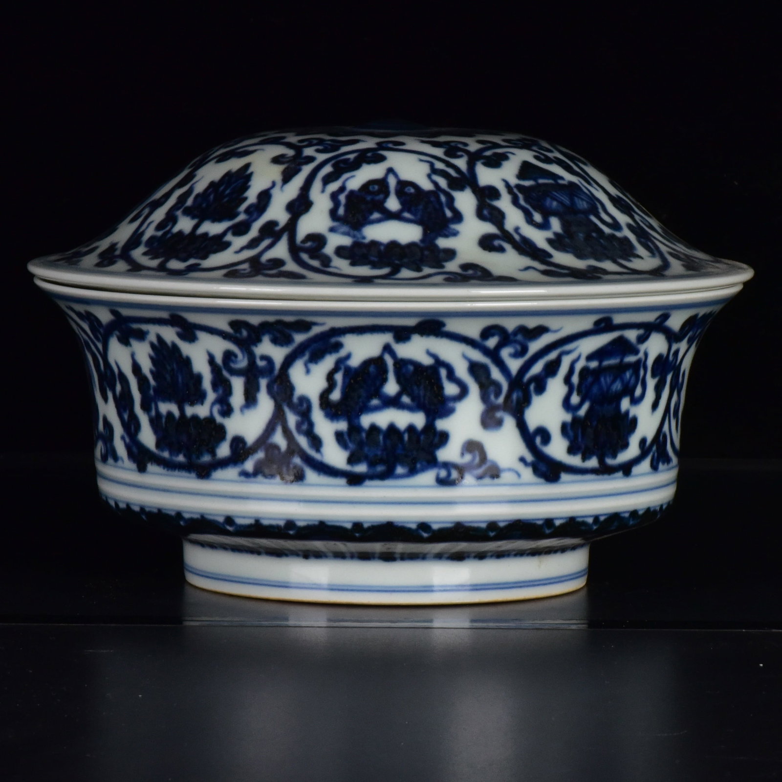 An Exquisite Blue and White Eight Treasures Pattern Bowl with Cover: An Exquisite Blue and White Eight Treasures Pattern Bowl with Cover,Ming Dynasty,China,Xuande Six-Character Mark,Size:4.7inx7.1in 青花八宝纹盖碗,中Þ
