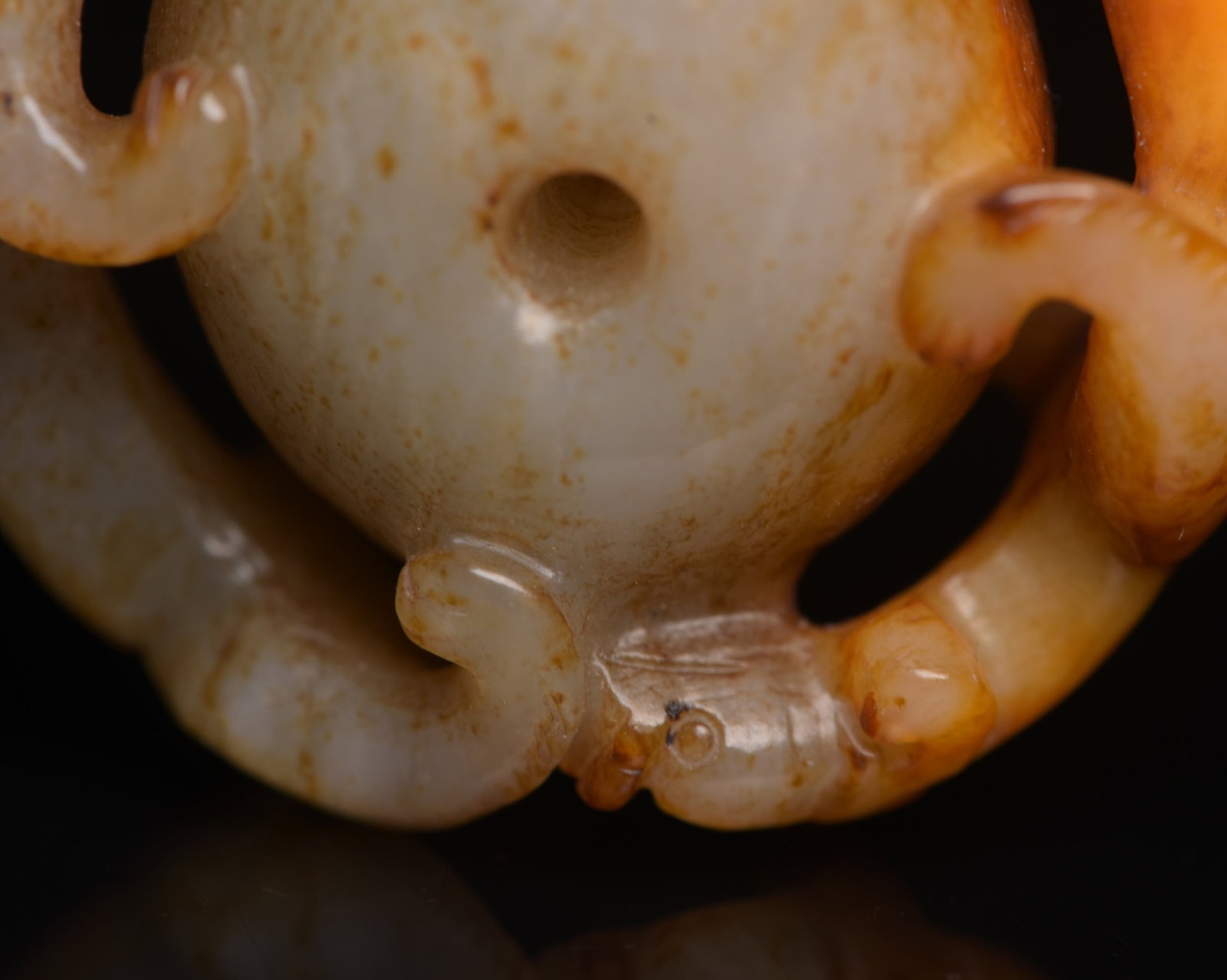 An Exquisite White Jade Dragon Pattern Ornament - 7
