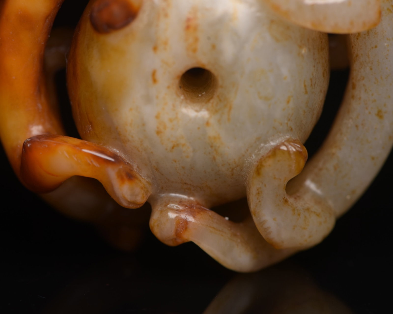An Exquisite White Jade Dragon Pattern Ornament - 9