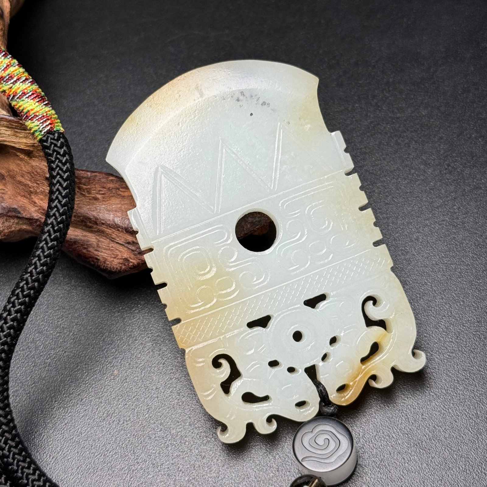 An Exquisite White Jade Dragon Pattern Pendant - 2