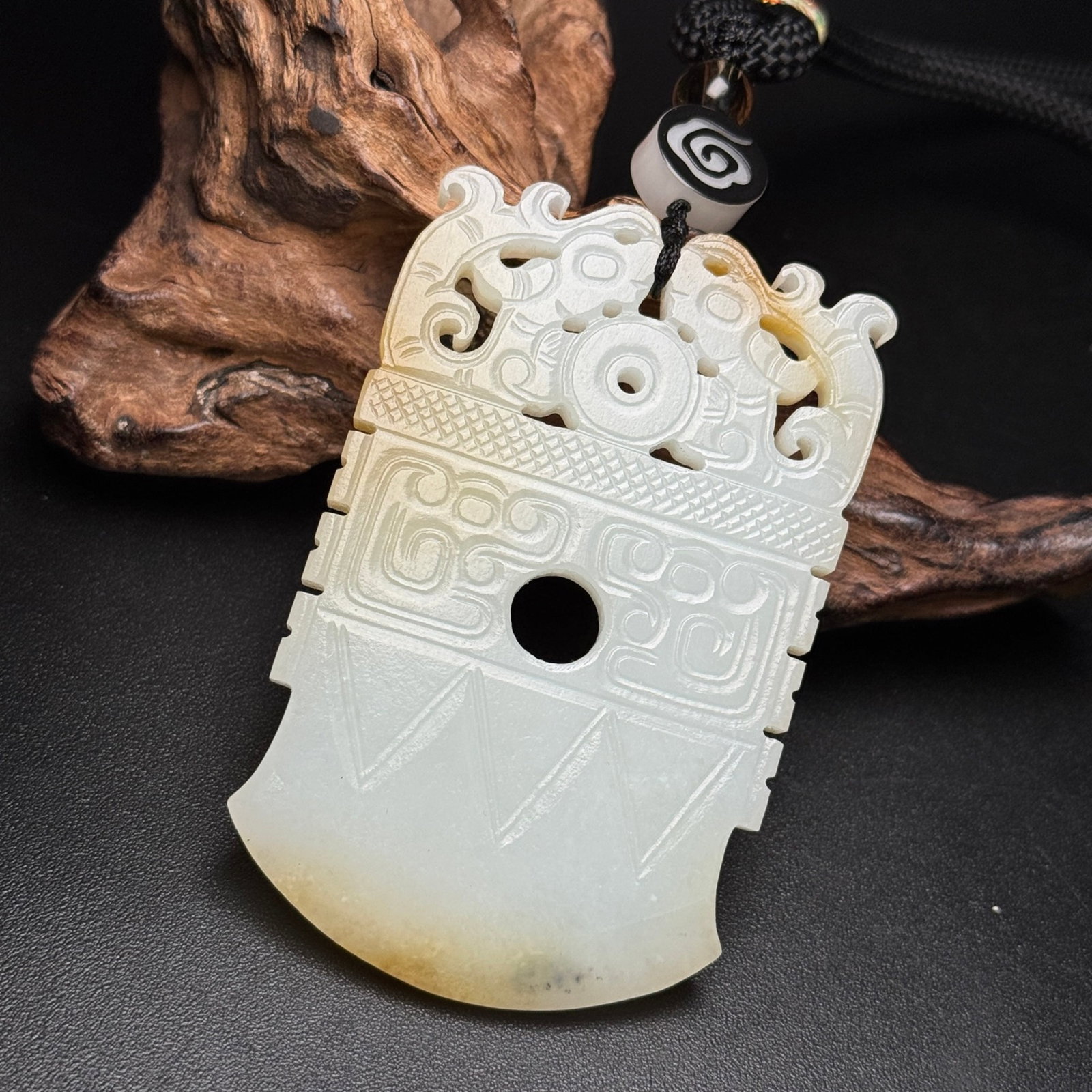 An Exquisite White Jade Dragon Pattern Pendant - 3
