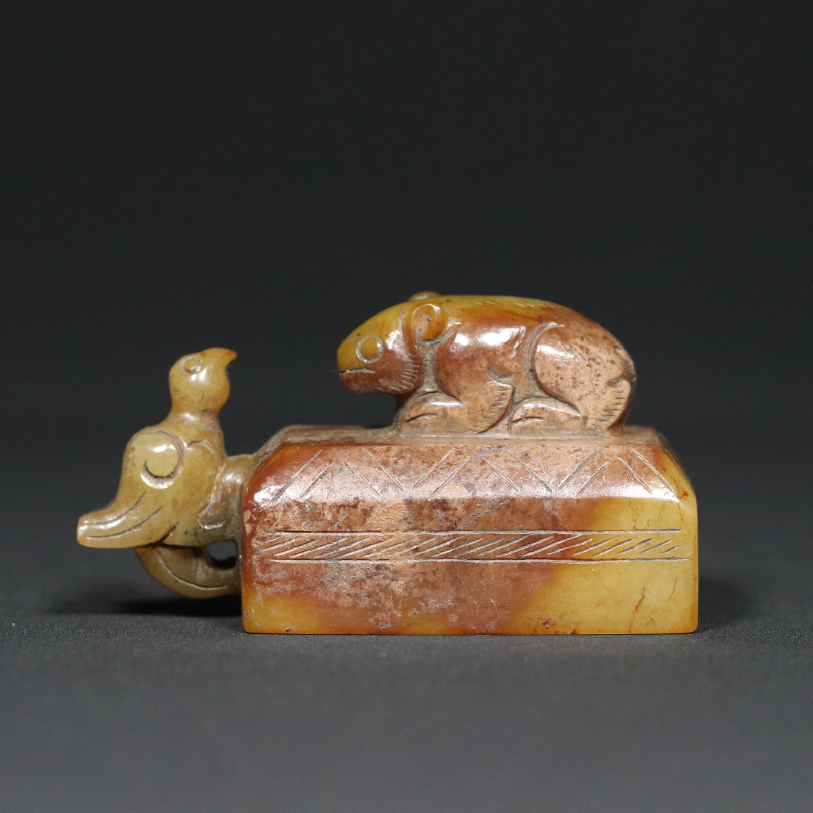 An Exquisite Archaic Jade Bear Ornament: An Exquisite Archaic Jade Bear Ornament,Han Dynasty,China,Size:2.6inx1.2inx1.4in,Weight:102.5g 高古玉熊摆件,中国汉代