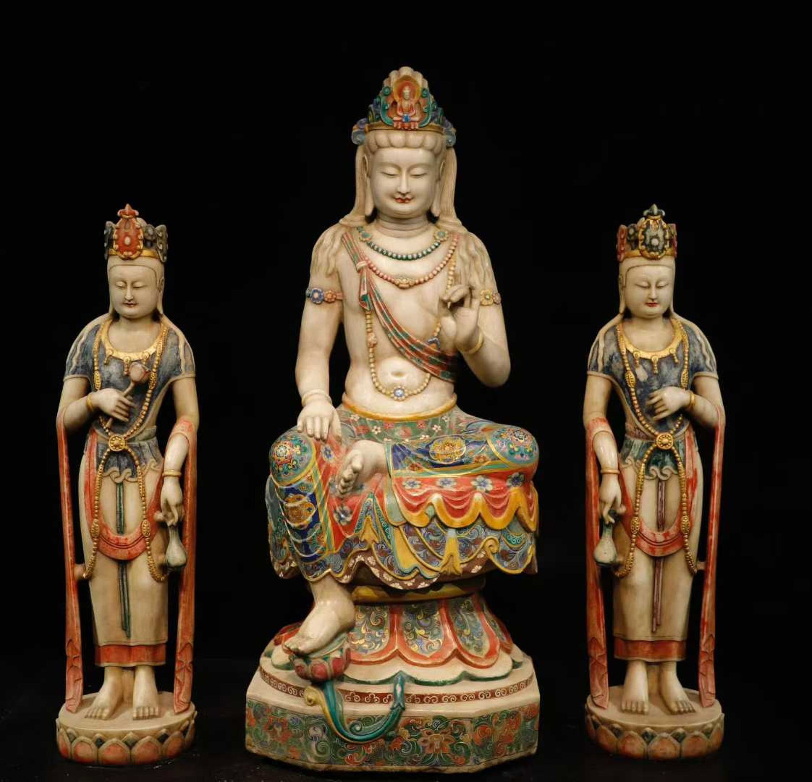 A Set of Solemn Marble Painted Color Statue of Avalokitesvara: A Set of Solemn Marble Painted Color Statue of Avalokitesvara,Tang Dynasty,China,Size:49.2inx22inx20.9in,39.4inx11inx10.2in 一套汉白玉彩绘观音