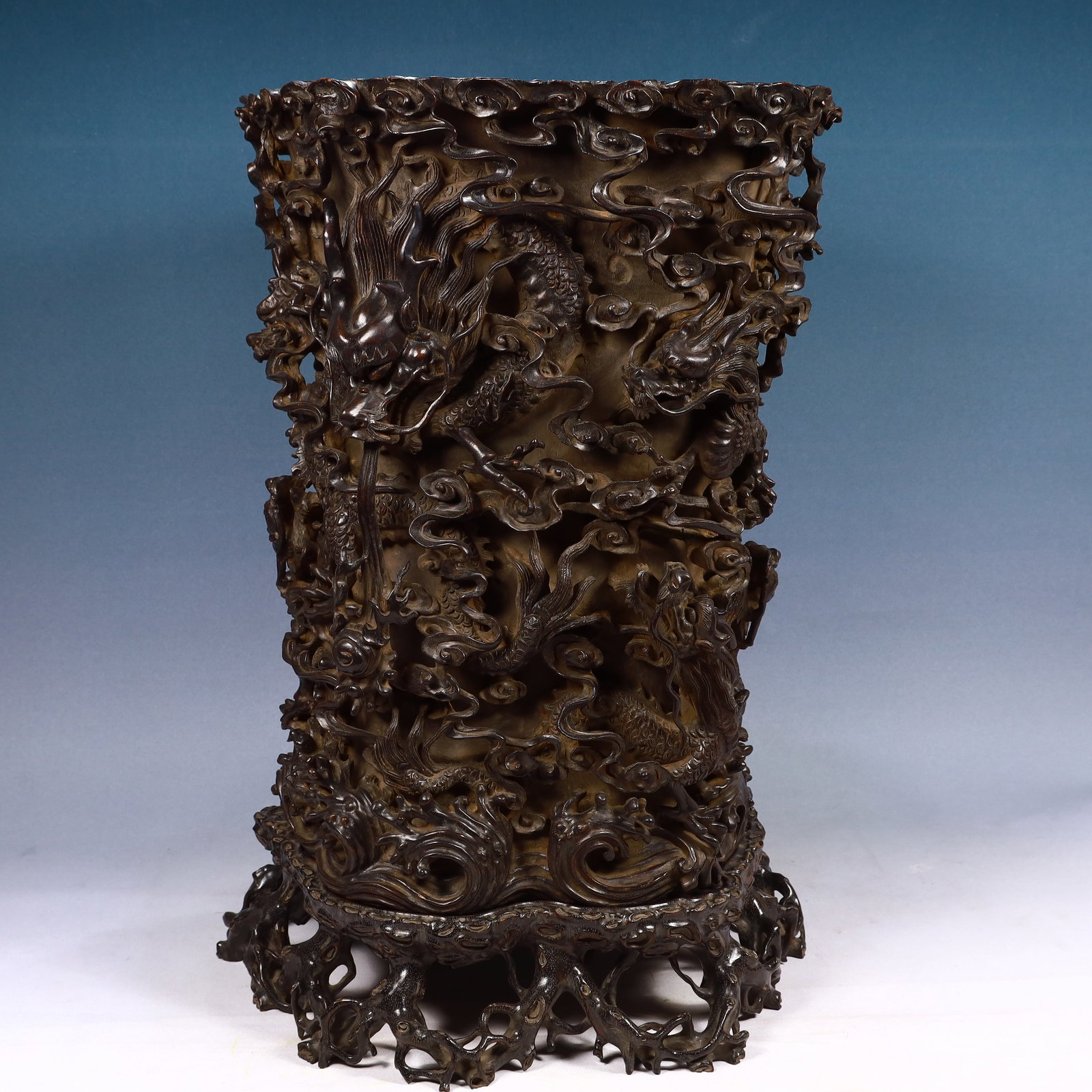 A Huge Eaglewood Auspicious Cloud and Dragon Pattern Brush Pot,With an Imperial Poem by Emperor: A Huge Eaglewood Auspicious Cloud and Dragon Pattern Brush Pot,With an Imperial Poem by Emperor Qianlong,Qing Dynasty, China,Size:18.1inx16.9inx26.4in,Weight:11700g 沉香木祥