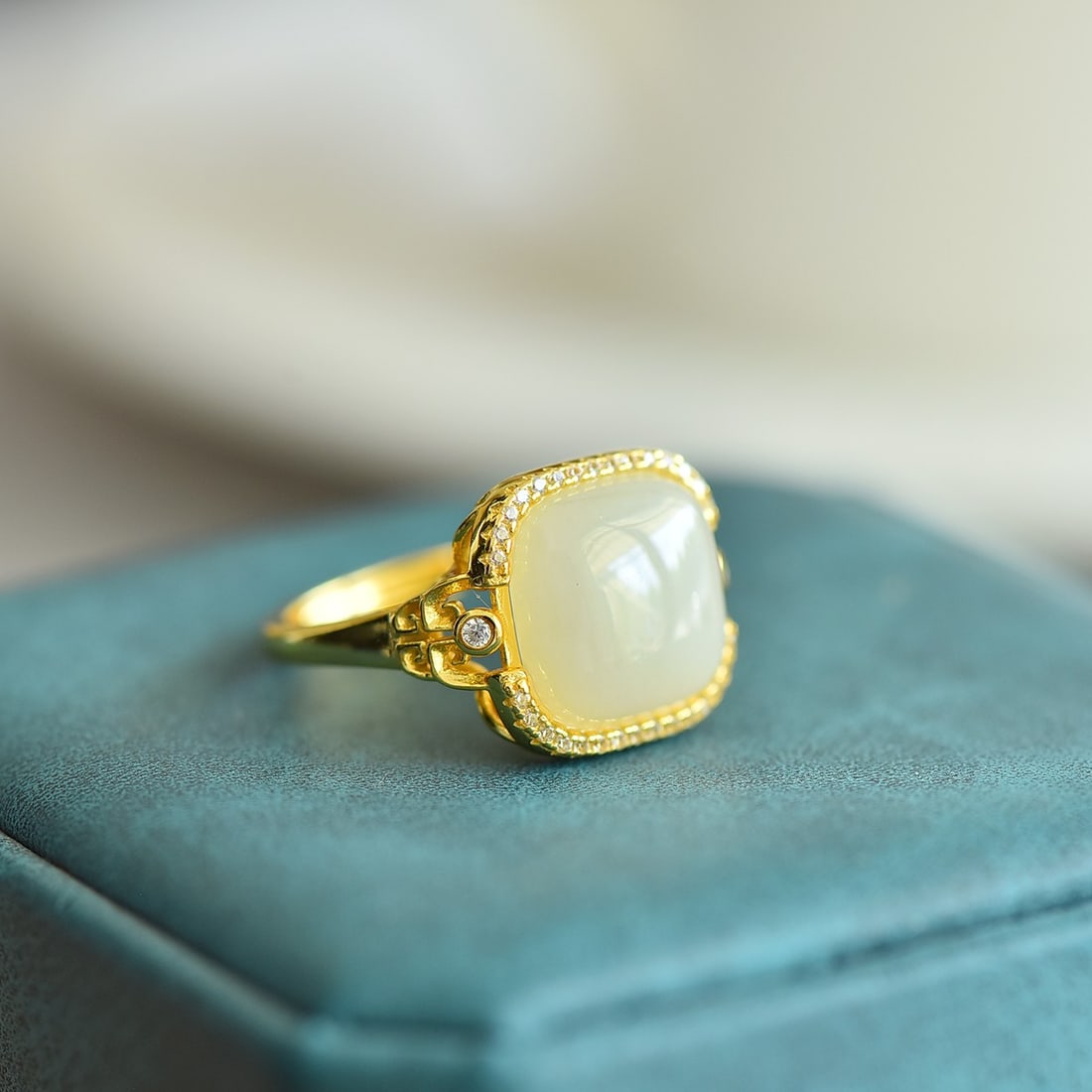 An Exquisite Sterling Silver-Gold Plated Inlaid White Jade Ring,Inlaid Gems: An Exquisite Sterling Silver-Gold Plated Inlaid White Jade Ring,Inlaid Gems,Size:12mmx12mm 纯银镀金镶白玉戒指,嵌宝石
