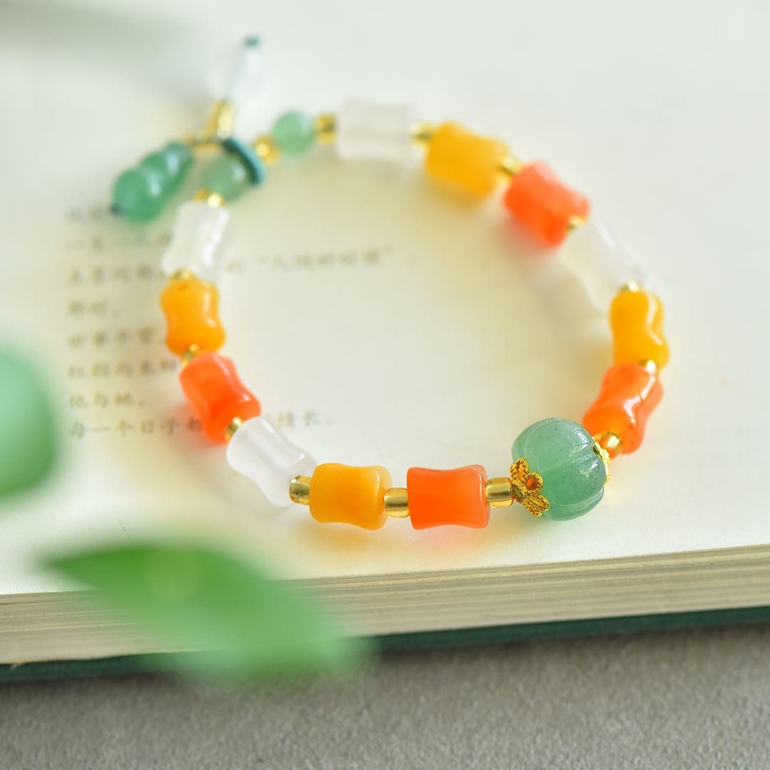 An Exquisite White Jade Bracelet: An Exquisite White Jade Bracelet 白玉手串