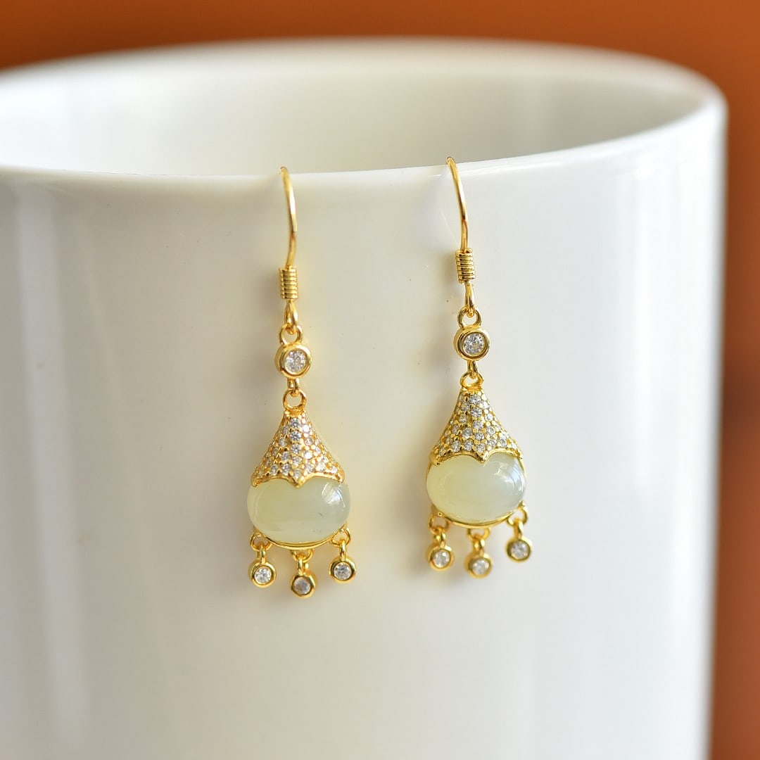 A Pair of Exquisite Sterling Silver-Gold Plated Inlaid White Jade Earrings: A Pair of Exquisite Sterling Silver-Gold Plated Inlaid White Jade Earrings,Size:7mmx9mm 一对纯银镀金镶白玉耳环