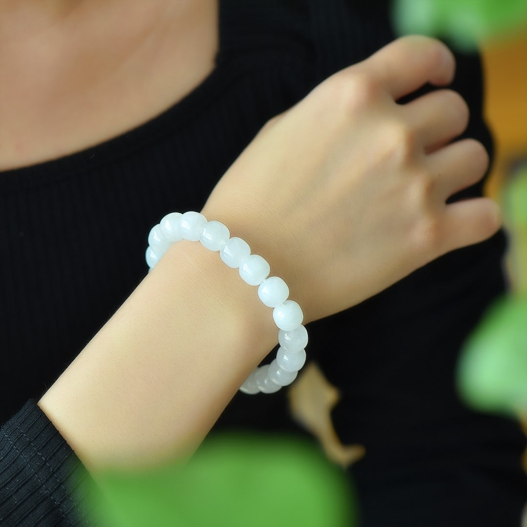 An Exquisite White Jade Bracelets: An Exquisite White Jade Bracelets,Size:9mmx10mm 白玉手链