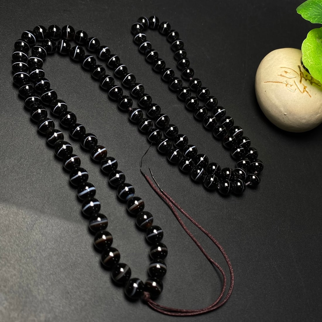 A Precious Dzi Bead Necklace: A Precious Dzi Bead Necklace,Size:7mm*108 天珠项链