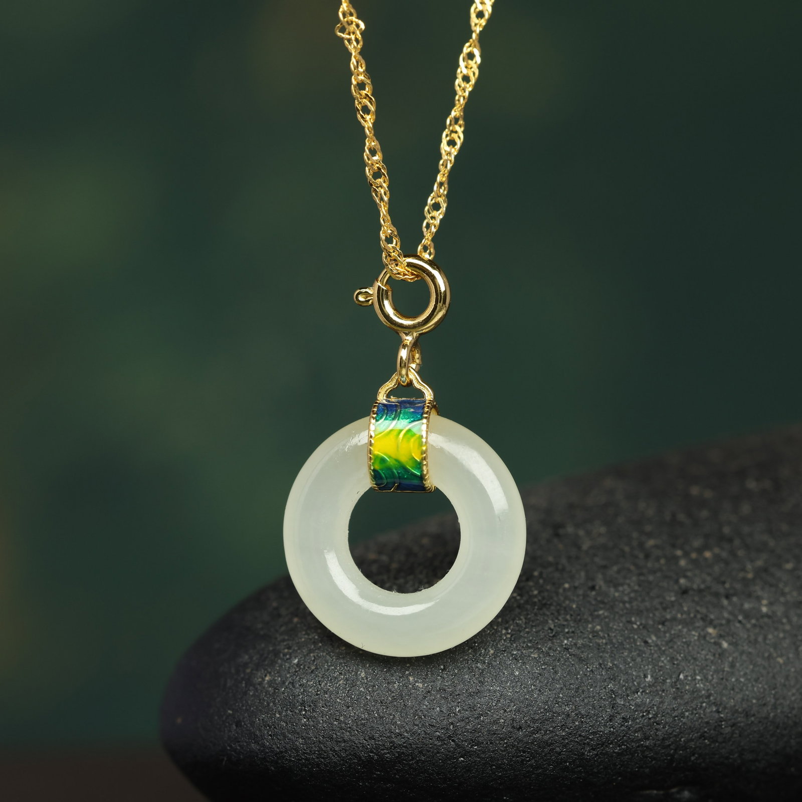 An Exquisite Sterling Silver-Gold Plated Inlaid White Jade Enamel Pendant: An Exquisite Sterling Silver-Gold Plated Inlaid White Jade Enamel Pendant , Size :15mmx15mm 纯银镀金镶白玉珐琅吊坠,尺寸:15