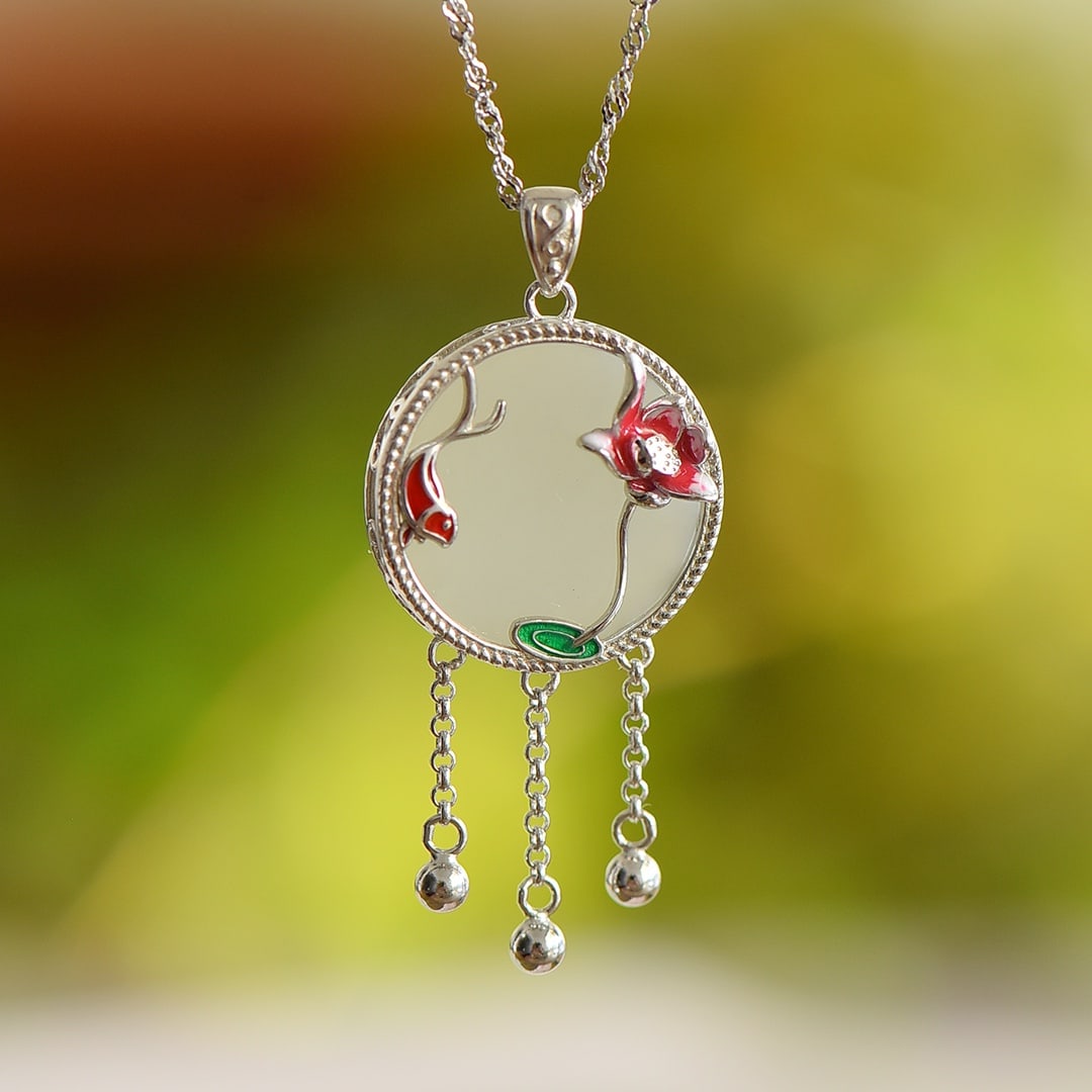 An Exquisite Sterling Silver Inlaid White Jade Pendant: An Exquisite Sterling Silver Inlaid White Jade Pendant,Size:18mmx18mm 纯银镶白玉吊坠