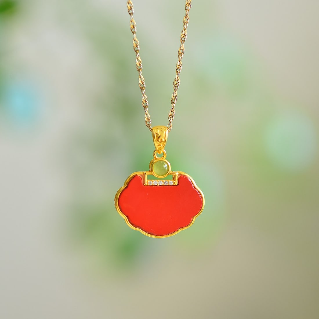 An Exquisite Sterling Silver-Gold Plated Inlaid Cinnabar Necklace,Inlaid Diamond: An Exquisite Sterling Silver-Gold Plated Inlaid Cinnabar Necklace,Inlaid Diamond,Size:13mmx18mm 纯银镀金镶朱砂项链,嵌钻石