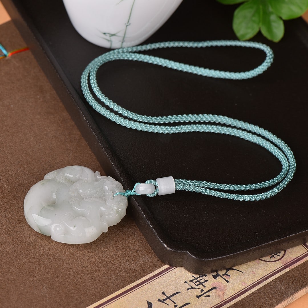 An Exquisite Jadeite Pendant - 3