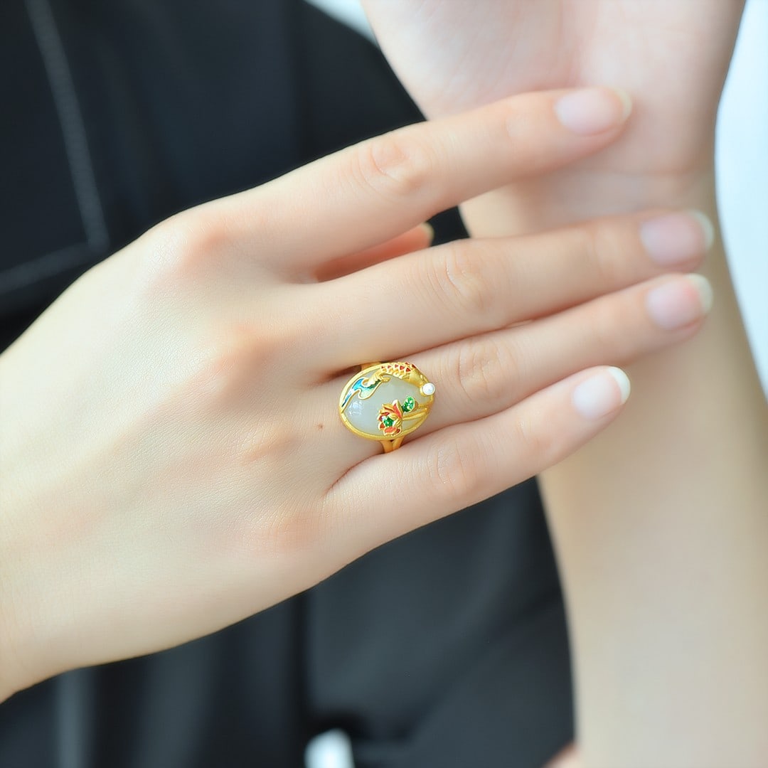 An Exquisite Sterling Silver-Gold Plated Inlaid White Jade Ring: An Exquisite Sterling Silver-Gold Plated Inlaid White Jade Ring,Size:12mmx16mm 纯银镀金镶白玉戒指