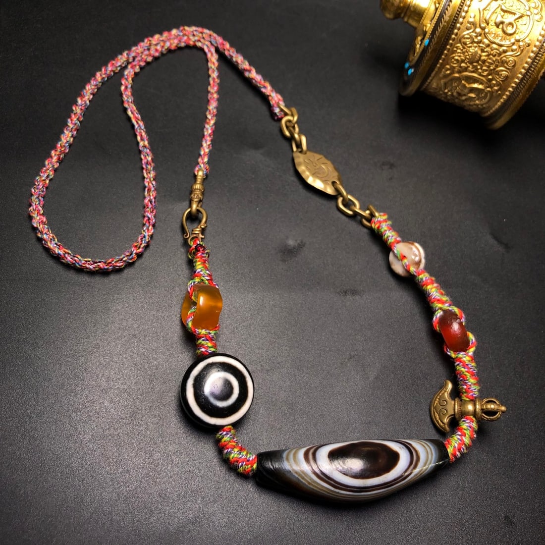 A Precious Dzi Bead Necklace: A Precious Dzi Bead Necklace,Size:51mmx15mm 天珠项链