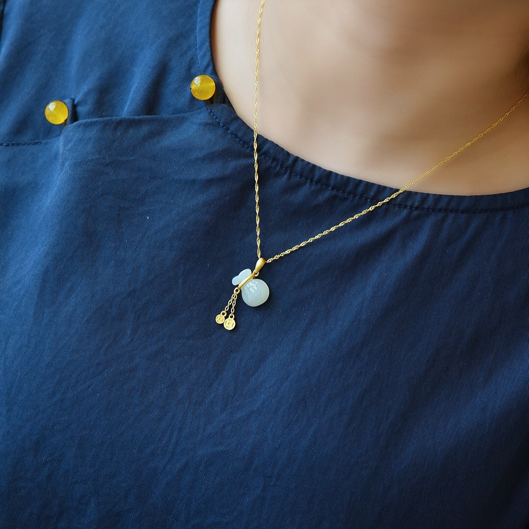 An Exquisite Sterling Silver-Gold Plated Inlaid White Jade Necklace: An Exquisite Sterling Silver-Gold Plated Inlaid White Jade Necklace,Size:16mmx12mm 纯银镀金镶白玉项链