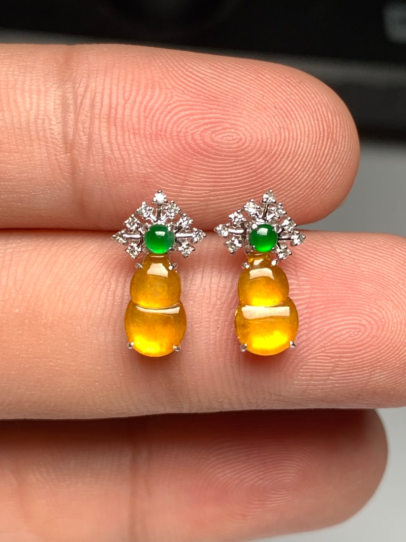 A Pair of Exquisite 18k Gold Diamond Inlaid Jadeite Earrings: A Pair of Exquisite 18k Gold Diamond Inlaid Jadeite Earrings,Size(Loose Stone):8.4mmx5.1mmx1.6mm 一对18k金钻镶嵌翡翠耳钉