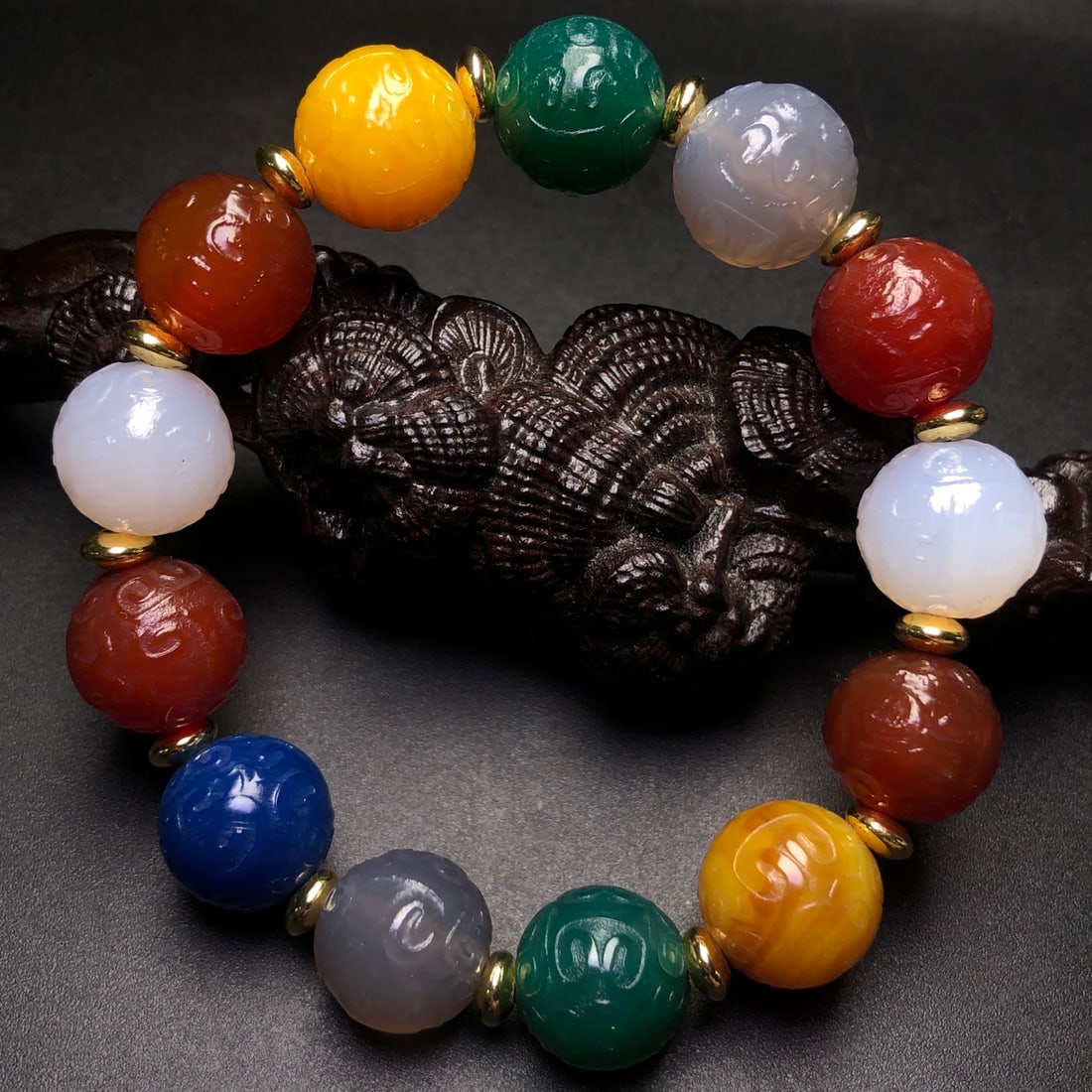 An Exquisite Agate Bracelet: An Exquisite Agate Bracelet,Size:14mm*13 玛瑙手串