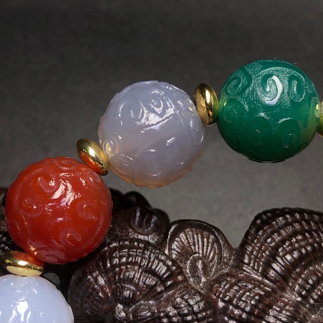 An Exquisite Agate Bracelet - 8
