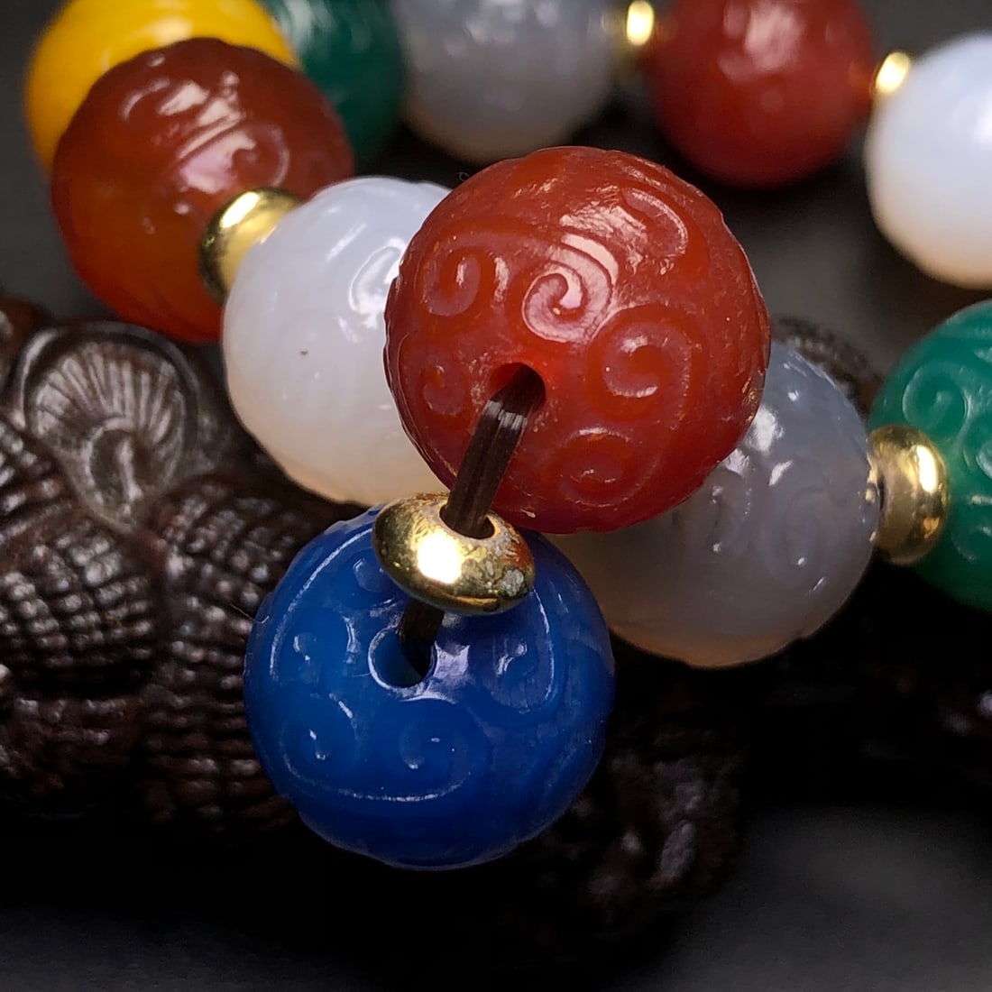 An Exquisite Agate Bracelet - 9