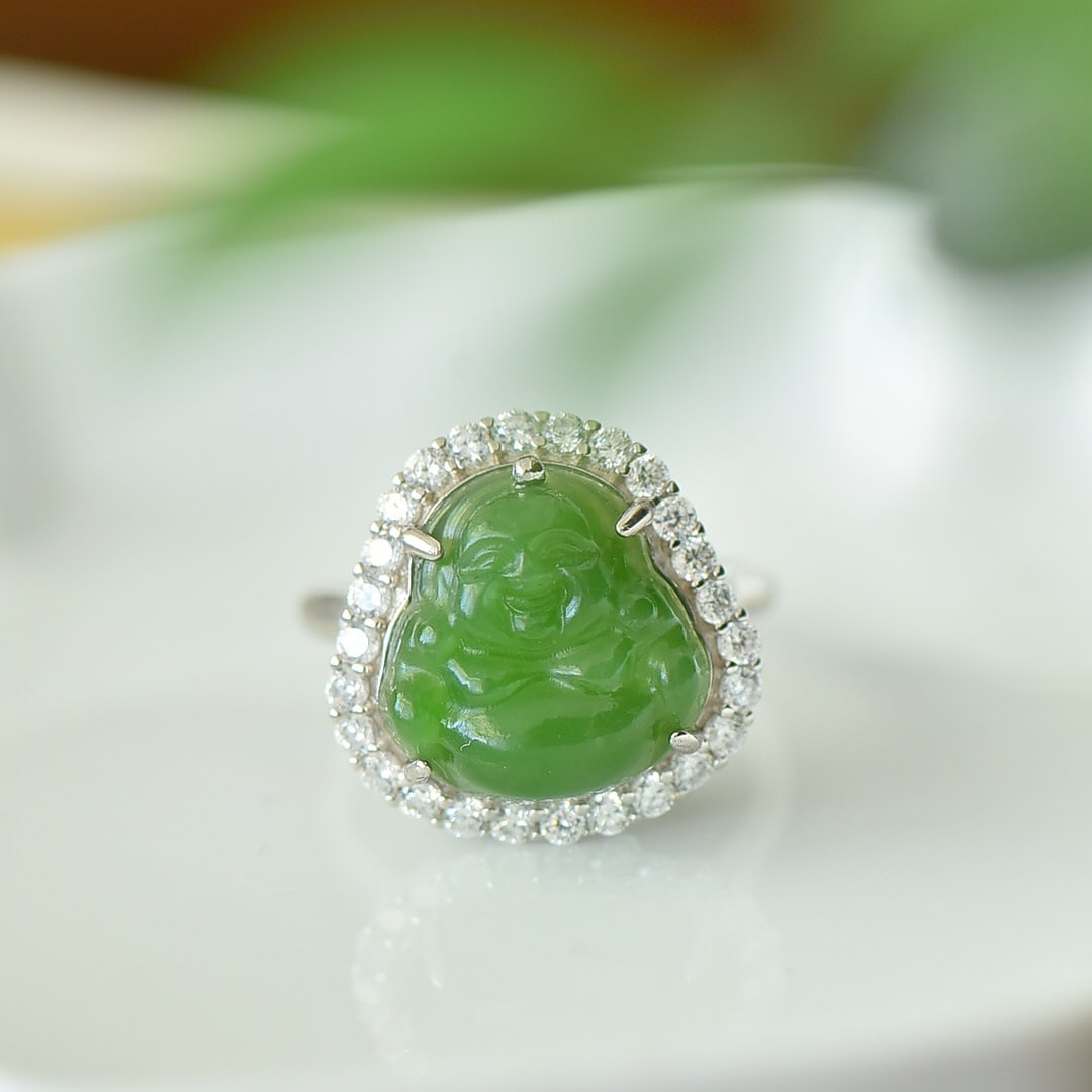 An Exquisite Sterling Silver Inlaid Jasper Ring,Inlaid Diamond: An Exquisite Sterling Silver Inlaid Jasper Ring,Inlaid Diamond,Size:17mmx17mm 纯银镶碧玉戒指,嵌钻石