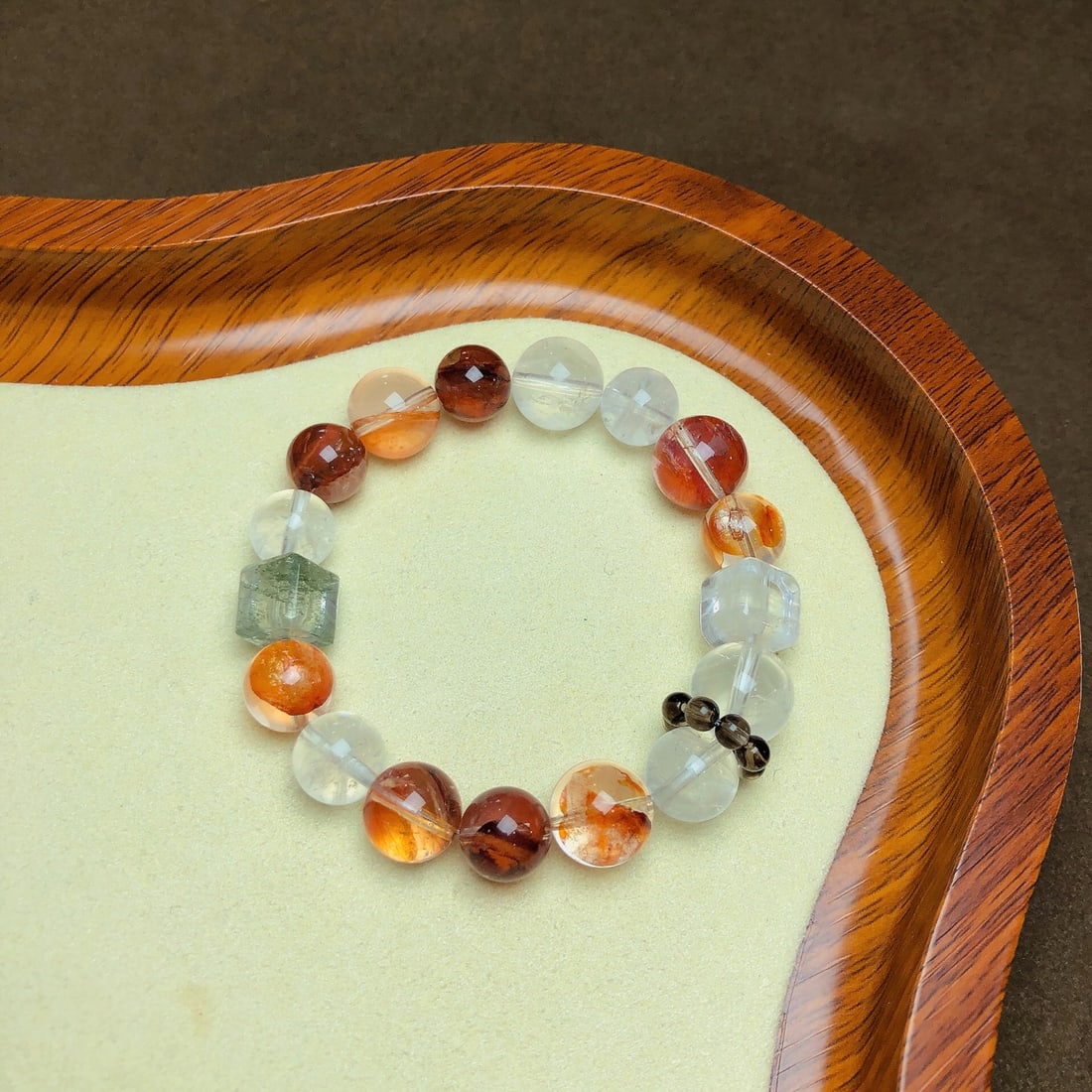 An Exquisite Crystal Bracelet: An Exquisite Crystal Bracelet,Size:12.3mm,9.9mmx9.9mm,Weight:36.2g 水晶手串