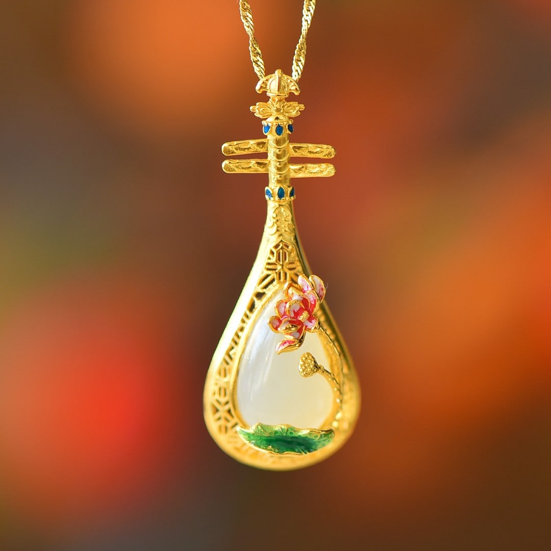 An Exquisite Sterling Silver-Gold Plated Inlaid White Jade Pendant: An Exquisite Sterling Silver-Gold Plated Inlaid White Jade Pendant,Size:11mmx20mm 纯银镀金镶白玉吊坠