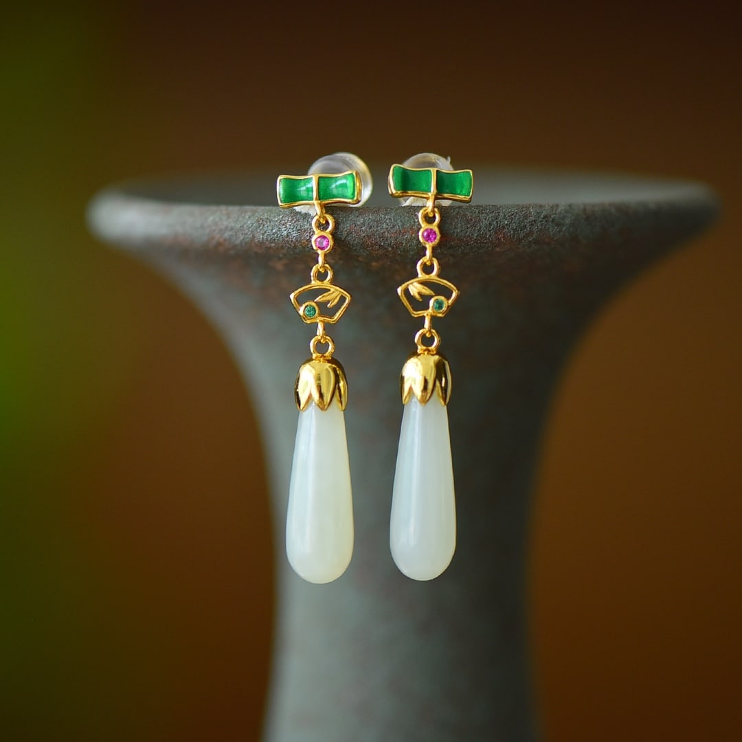 A Pair of Exquisite Sterling Silver-Gold Plated Inlaid White Jade Enamel Earrings: A Pair of Exquisite Sterling Silver-Gold Plated Inlaid White Jade Enamel Earrings,Size:6mmx20mm 一对纯银镀金镶白玉珐琅耳环