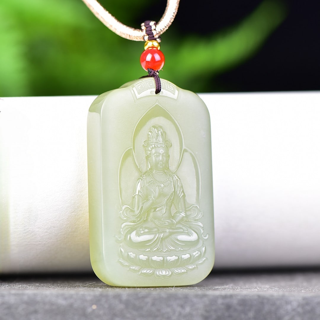 An Exquisite White Jade Statue of Avalokitesvara Pendant: An Exquisite White Jade Statue of Avalokitesvara Pendant,Size:31mmx51mm 白玉观音像挂件