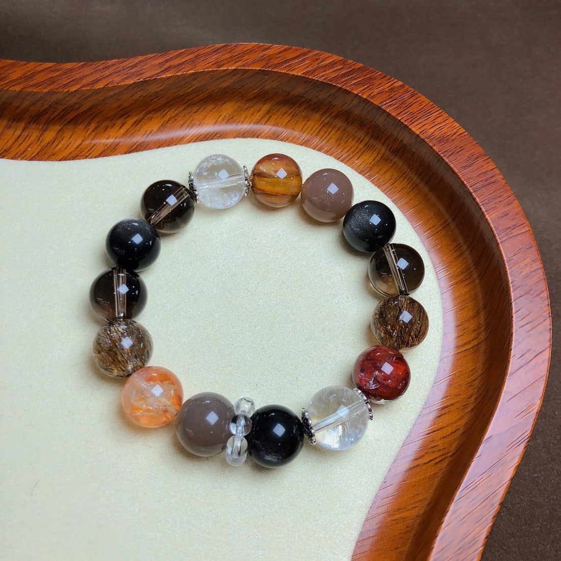 An Exquisite Crystal Bracelet: An Exquisite Crystal Bracelet,Size:12.6mm,Weight:45g 水晶手串