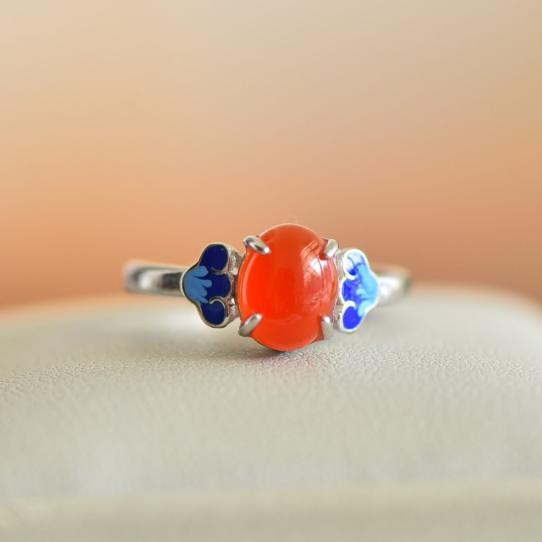 An Exquisite Sterling Silver Inlaid Agate Enamel Ring: An Exquisite Sterling Silver Inlaid Agate Enamel Ring,Size:7mmx9mm 纯银镶玛瑙珐琅戒指