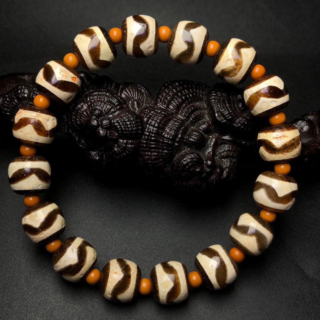 An Exquisite Dzi Bead Bracelet - 2