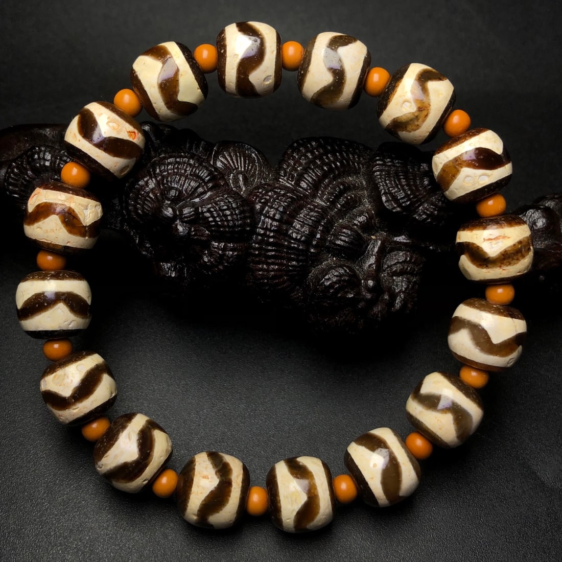 An Exquisite Dzi Bead Bracelet - 3