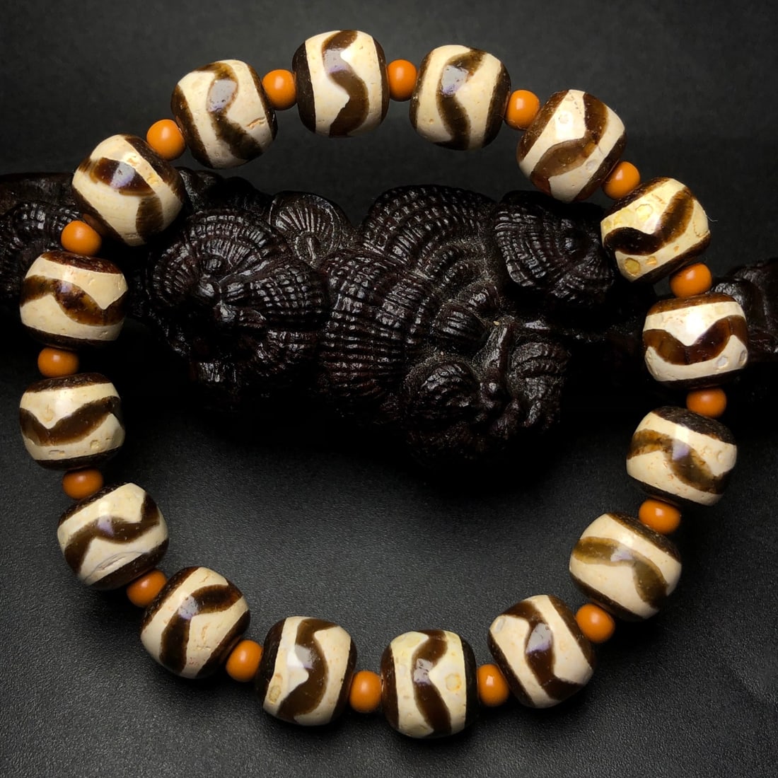 An Exquisite Dzi Bead Bracelet - 5
