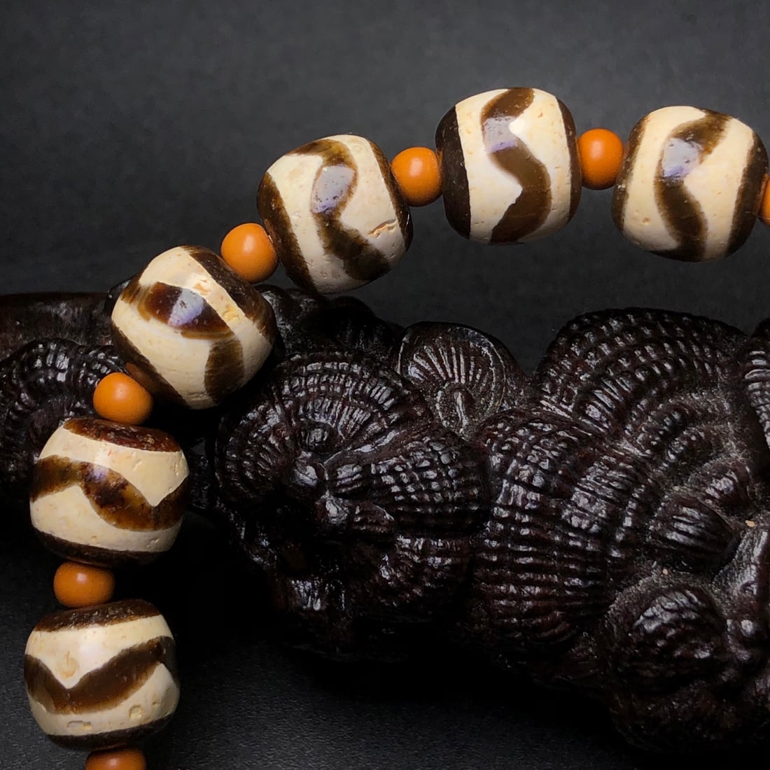 An Exquisite Dzi Bead Bracelet - 7