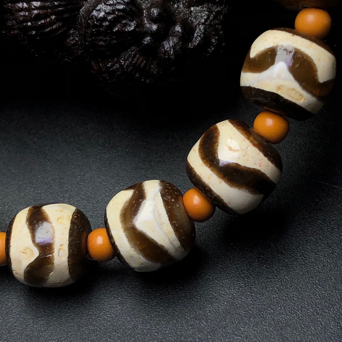 An Exquisite Dzi Bead Bracelet - 8