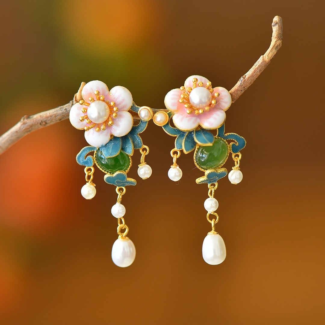 A Pair of Exquisite Sterling Silver-Gold Plated Inlaid Jasper Earrings,Inlaid Pearl: A Pair of Exquisite Sterling Silver-Gold Plated Inlaid Jasper Earrings,Inlaid Pearl 一对纯银镀金镶碧玉耳环,嵌珍珠