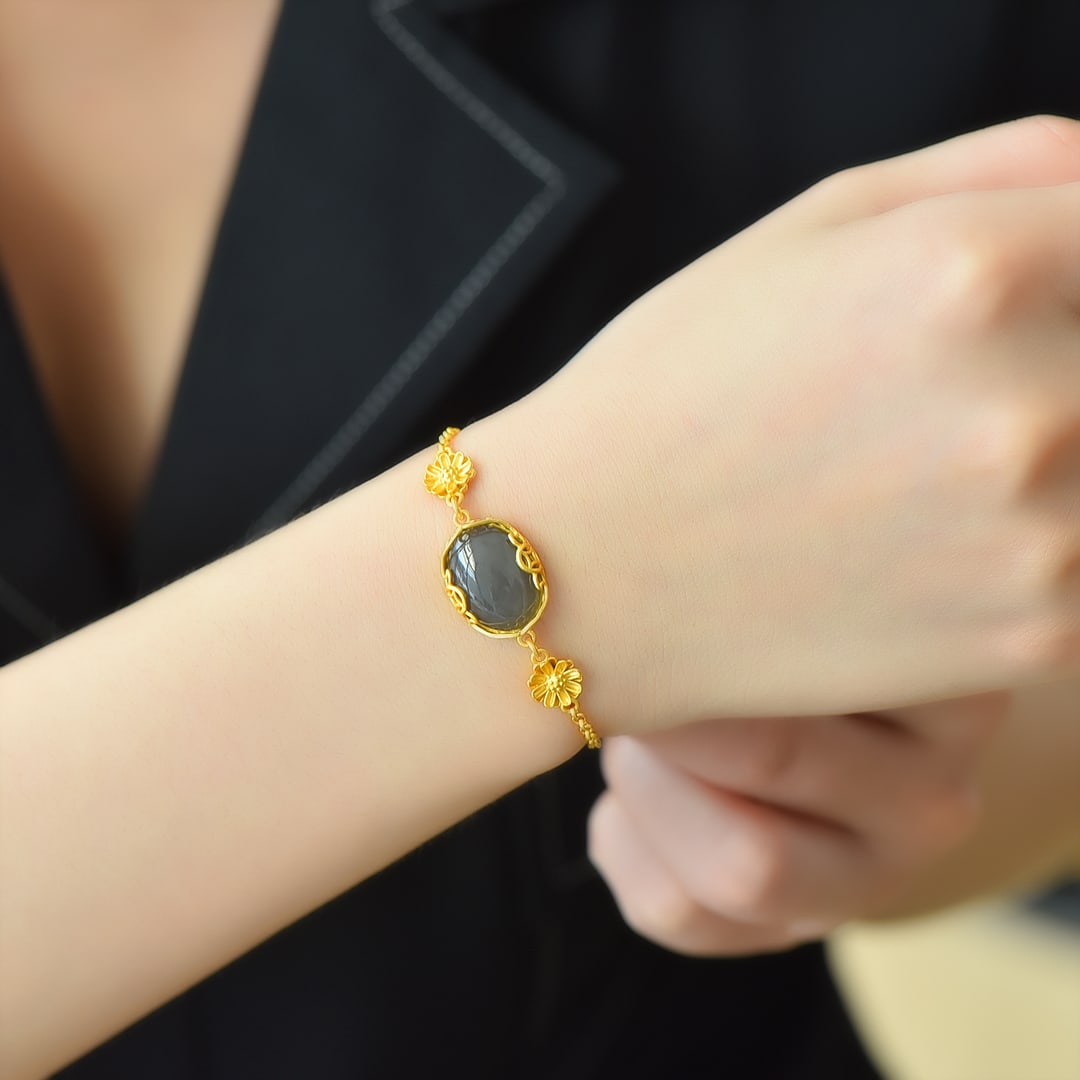 An Exquisite Sterling Silver-Gold Plated Inlaid White Jade Bracelet: An Exquisite Sterling Silver-Gold Plated Inlaid White Jade Bracelet,Size:12mmx16mm 纯银镀金镶白玉手链