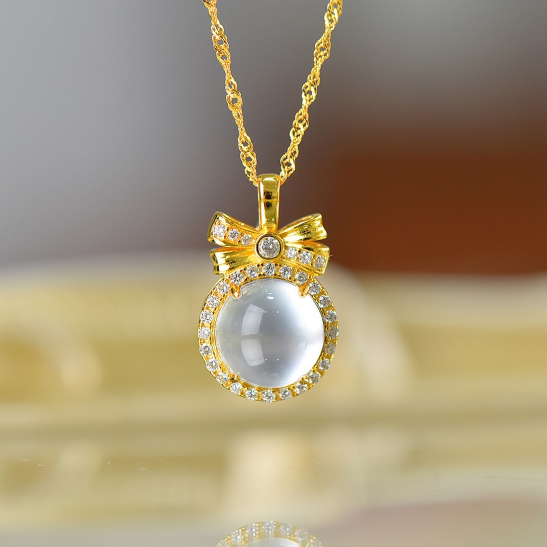 An Exquisite Sterling Silver-Gold Plated Inlaid Jadeite Pendant,Inlaid Diamond: An Exquisite Sterling Silver-Gold Plated Inlaid Jadeite Pendant,Inlaid Diamond,Size:10mmx10mm