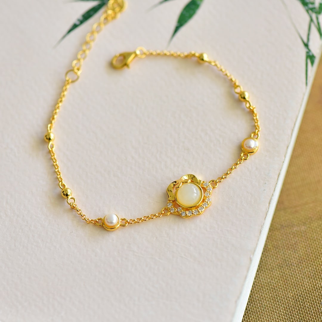 An Exquisite Sterling Silver-Gold Plated Inlaid White Jade Bracelet, Inlaid Pearl: An Exquisite Sterling Silver-Gold Plated Inlaid White Jade Bracelet, Inlaid Pearl, 纯银镀金镶白玉手链，嵌珍珠