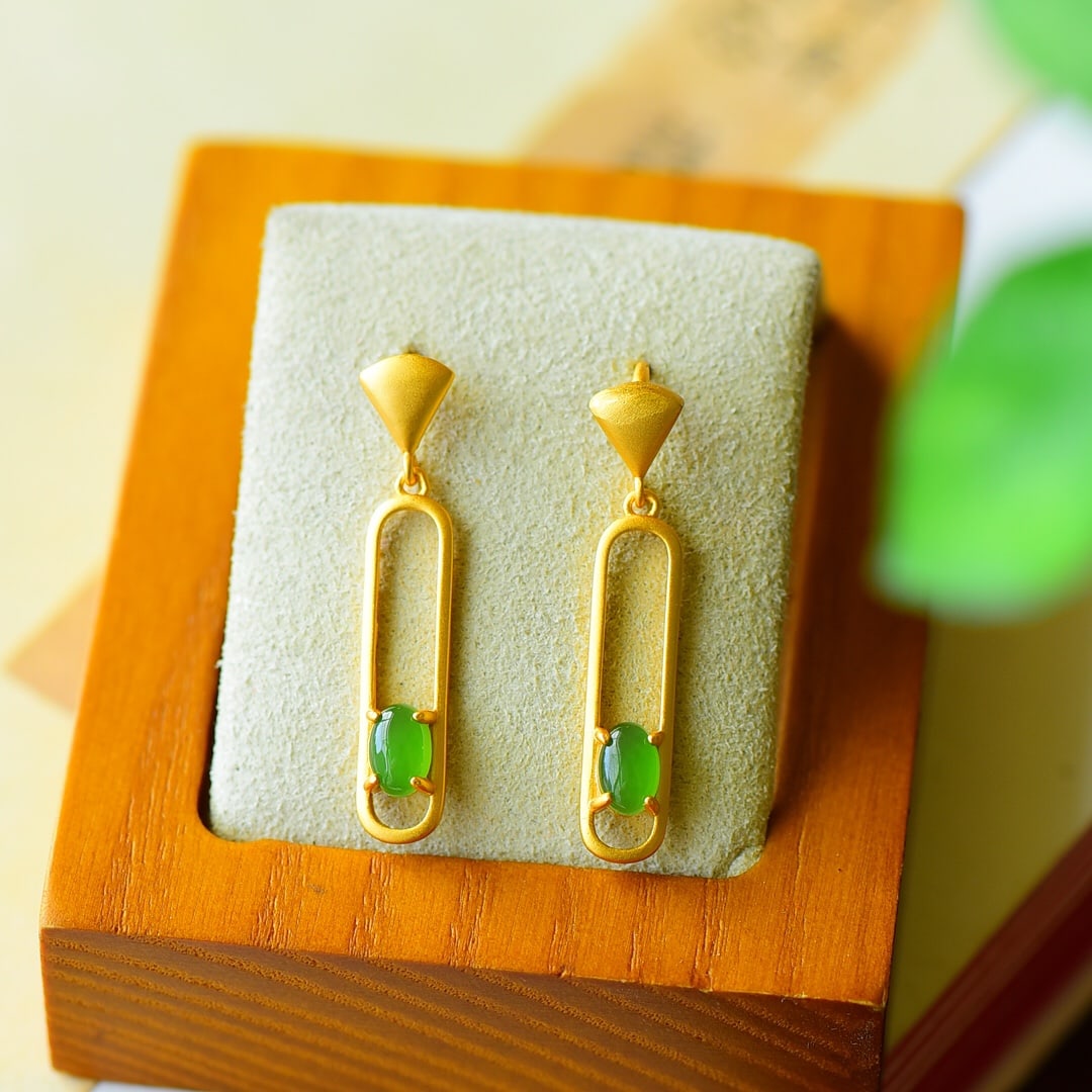 A Pair of Exquisite Sterling Silver-Gold Plated Inlaid Jasper Earrings: A Pair of Exquisite Sterling Silver-Gold Plated Inlaid Jasper Earrings,Size:6mmx31mm 一对纯银镀金镶碧玉耳环
