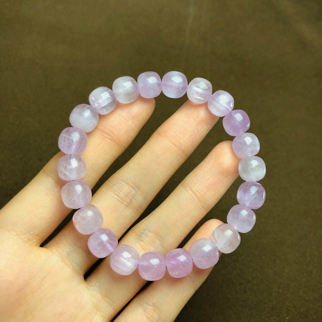 An Exquisite Kunzite Bracelets: An Exquisite Kunzite Bracelets,Size:8.9mmx8.6mm,Weight:29.3g 紫锂辉手串