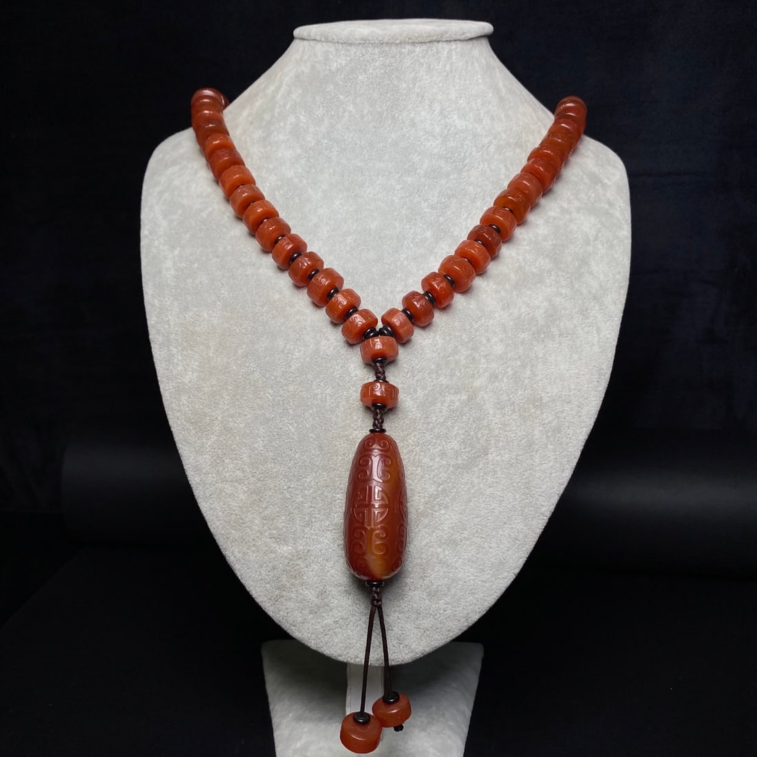 A Precious Agate Necklace - 9