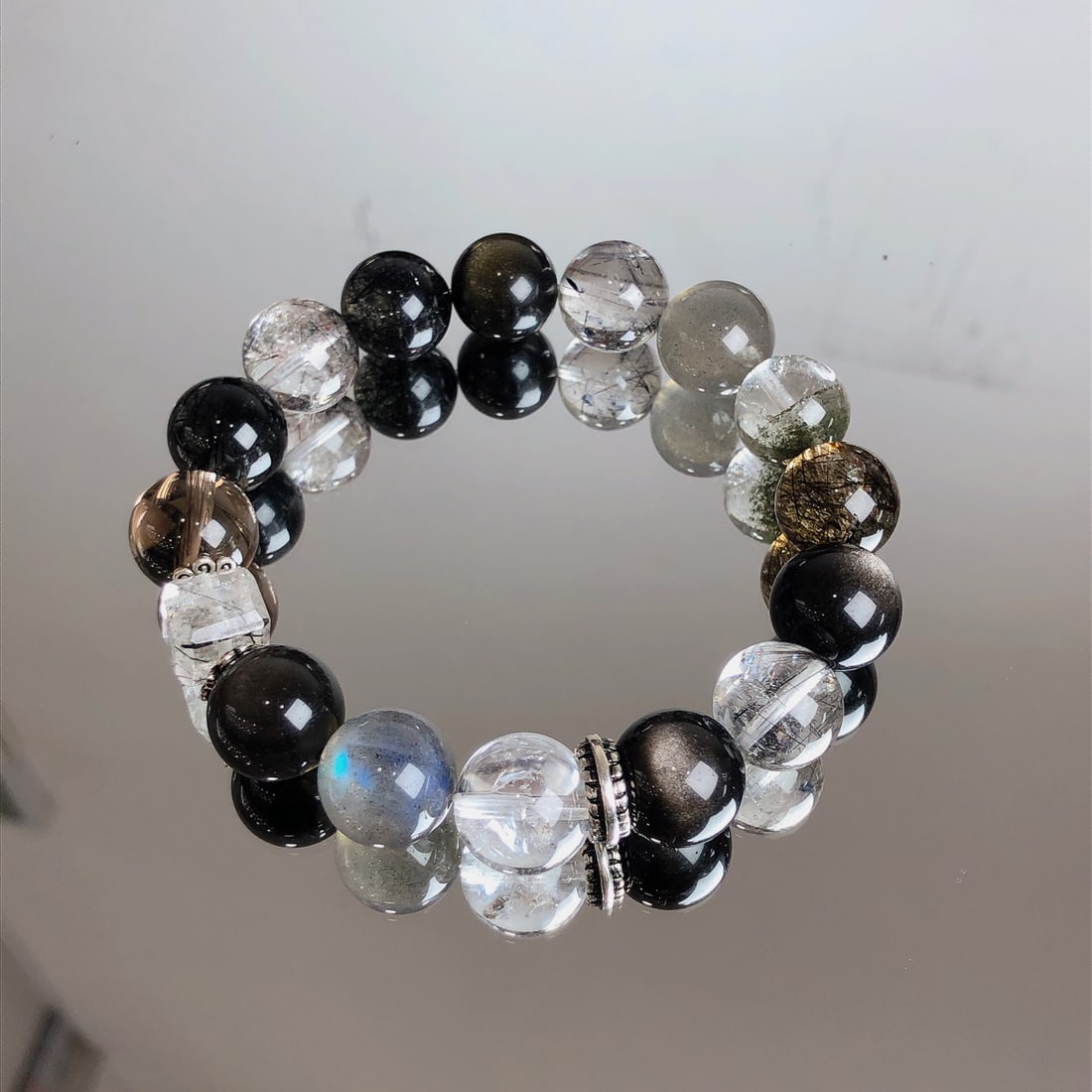 An Exquisite Crystal Bracelet - 2