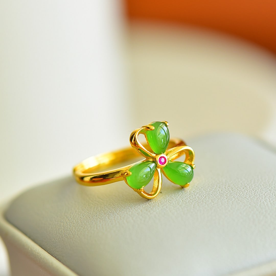 An Exquisite Sterling Silver-Gold Plated Inlaid Jasper Ring: An Exquisite Sterling Silver-Gold Plated Inlaid Jasper Ring,Size:4mmx6mm 纯银镀金镶碧玉戒指