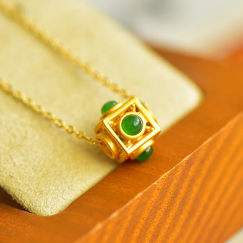 An Exquisite Sterling Silver-Gold Plated Inlaid Jasper Pendant: An Exquisite Sterling Silver-Gold Plated Inlaid Jasper Pendant,Size:3mmx3mm 纯银镀金镶碧玉项链