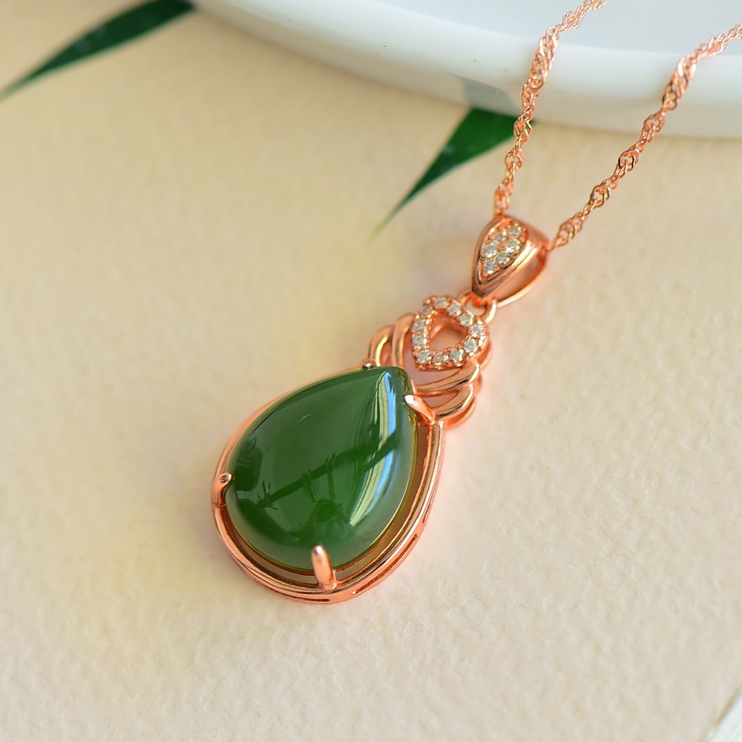 An Exquisite Sterling Silver-Gold Plated Inlaid Jasper Pendant,Inlaid Diamond: An Exquisite Sterling Silver-Gold Plated Inlaid Jasper Pendant,Inlaid Diamond 纯银镀金镶碧玉项链,嵌钻石